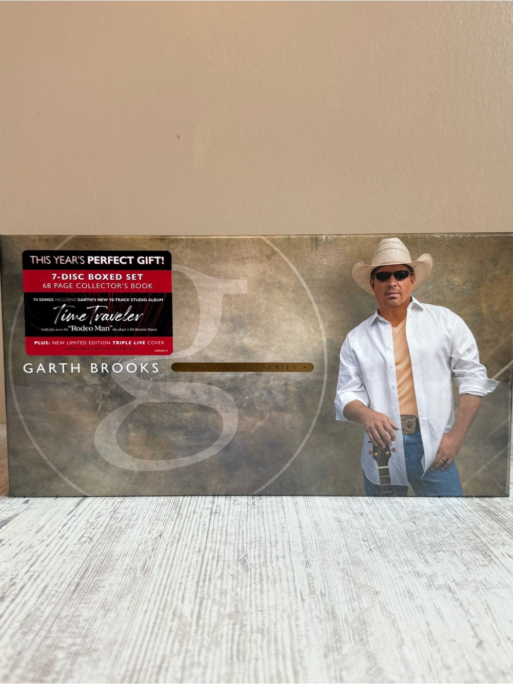 Garth Brooks The Limited Series 7-Disc Boxed Set & 68 Page Collectors Book